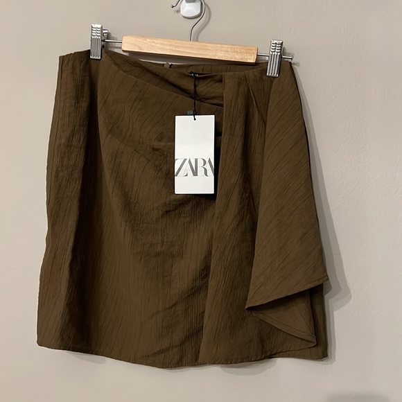 Zara Ruched Mini Skirt Deep Olive  Green NWT - Picture 2 of 9